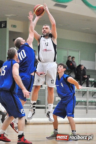 Zdjęcie w galerii na portalu naszraciborz.pl: Koszykówka. Ofensywa pokonała MKS Strzelce Opolskie. 29 oczek do przodu wiadomości z regionu