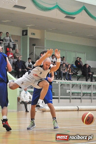 Zdjęcie w galerii na portalu naszraciborz.pl: Koszykówka. Ofensywa pokonała MKS Strzelce Opolskie. 29 oczek do przodu wiadomości z regionu