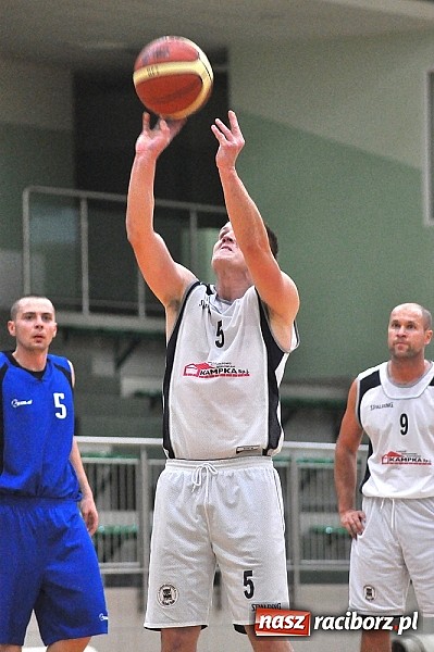 Zdjęcie w galerii na portalu naszraciborz.pl: Koszykówka. Ofensywa pokonała MKS Strzelce Opolskie. 29 oczek do przodu wiadomości z regionu