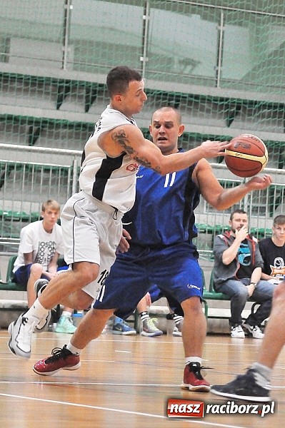 Zdjęcie w galerii na portalu naszraciborz.pl: Koszykówka. Ofensywa pokonała MKS Strzelce Opolskie. 29 oczek do przodu wiadomości z regionu