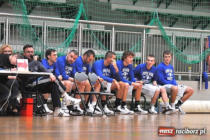 Zdjęcie w galerii na portalu naszraciborz.pl: Koszykówka. Ofensywa pokonała MKS Strzelce Opolskie. 29 oczek do przodu wiadomości z regionu