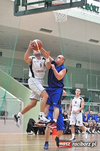 Zdjęcie w galerii na portalu naszraciborz.pl: Koszykówka. Ofensywa pokonała MKS Strzelce Opolskie. 29 oczek do przodu wiadomości z regionu