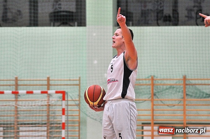 Zdjęcie w galerii na portalu naszraciborz.pl: Koszykówka. Ofensywa pokonała MKS Strzelce Opolskie. 29 oczek do przodu wiadomości z regionu