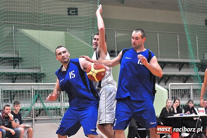 Zdjęcie w galerii na portalu naszraciborz.pl: Koszykówka. Ofensywa pokonała MKS Strzelce Opolskie. 29 oczek do przodu wiadomości z regionu