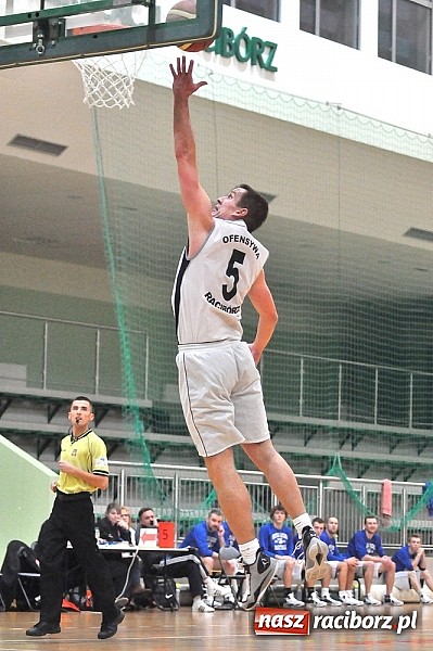 Zdjęcie w galerii na portalu naszraciborz.pl: Koszykówka. Ofensywa pokonała MKS Strzelce Opolskie. 29 oczek do przodu wiadomości z regionu