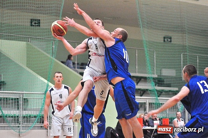Zdjęcie w galerii na portalu naszraciborz.pl: Koszykówka. Ofensywa pokonała MKS Strzelce Opolskie. 29 oczek do przodu wiadomości z regionu