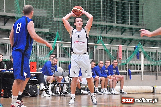 Zdjęcie w galerii na portalu naszraciborz.pl: Koszykówka. Ofensywa pokonała MKS Strzelce Opolskie. 29 oczek do przodu wiadomości z regionu