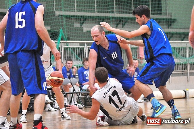 Zdjęcie w galerii na portalu naszraciborz.pl: Koszykówka. Ofensywa pokonała MKS Strzelce Opolskie. 29 oczek do przodu wiadomości z regionu