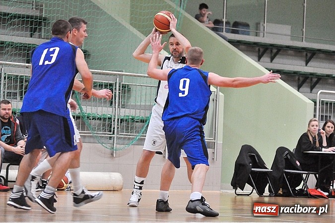 Zdjęcie w galerii na portalu naszraciborz.pl: Koszykówka. Ofensywa pokonała MKS Strzelce Opolskie. 29 oczek do przodu wiadomości z regionu