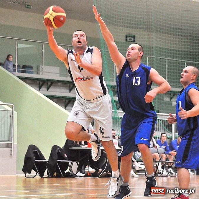 Zdjęcie w galerii na portalu naszraciborz.pl: Koszykówka. Ofensywa pokonała MKS Strzelce Opolskie. 29 oczek do przodu wiadomości z regionu