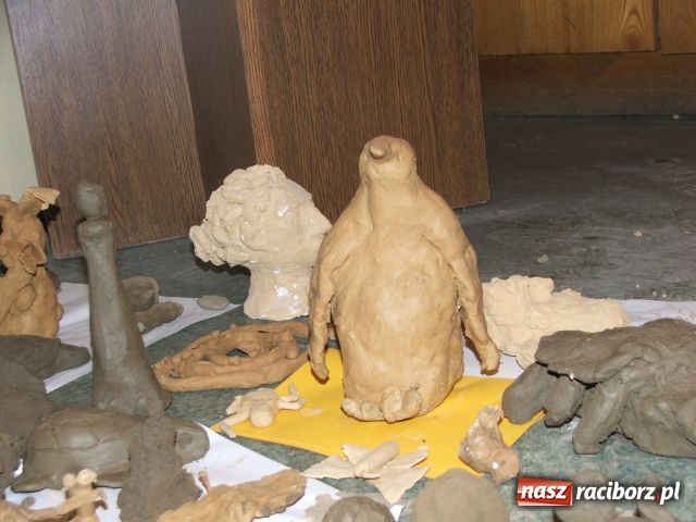 Zdjęcie w galerii na portalu naszraciborz.pl: Zostały po nich zwierzątka z gliny wiadomości z regionu