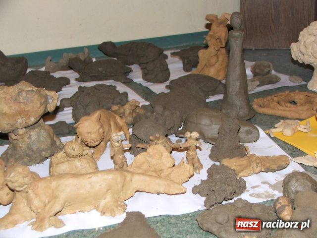 Zdjęcie w galerii na portalu naszraciborz.pl: Zostały po nich zwierzątka z gliny wiadomości z regionu