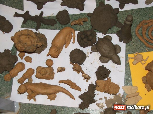 Zdjęcie w galerii na portalu naszraciborz.pl: Zostały po nich zwierzątka z gliny wiadomości z regionu