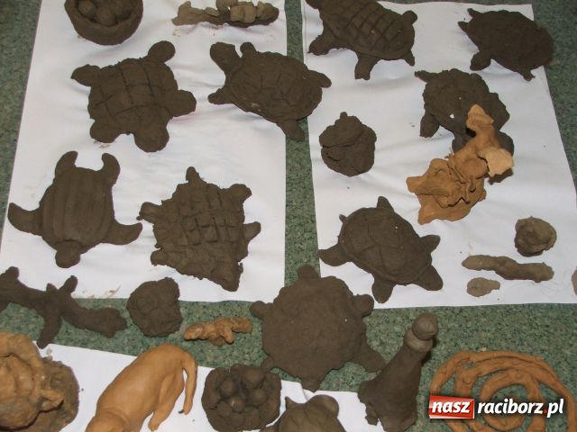 Zdjęcie w galerii na portalu naszraciborz.pl: Zostały po nich zwierzątka z gliny wiadomości z regionu
