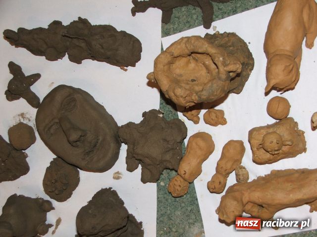 Zdjęcie w galerii na portalu naszraciborz.pl: Zostały po nich zwierzątka z gliny wiadomości z regionu