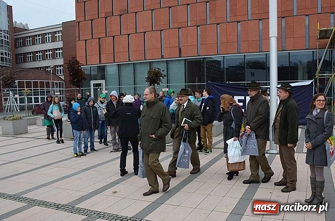 Zdjęcie w galerii na portalu naszraciborz.pl: W Katowicach otwarto ścieżkę edukacyjną Aleja drzew polskich wiadomości z regionu