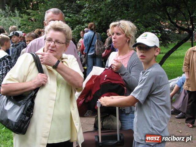 Zdjęcie w galerii na portalu naszraciborz.pl: Wyjechał II turnus do Pleśnej wiadomości z regionu