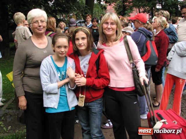 Zdjęcie w galerii na portalu naszraciborz.pl: Wyjechał II turnus do Pleśnej wiadomości z regionu