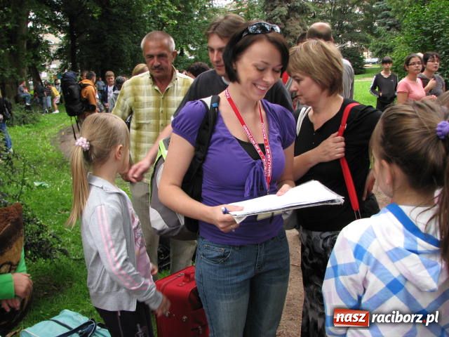 Zdjęcie w galerii na portalu naszraciborz.pl: Wyjechał II turnus do Pleśnej wiadomości z regionu
