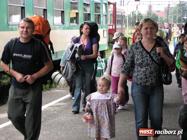 Zdjęcie w galerii na portalu naszraciborz.pl: Wyjechał II turnus do Pleśnej wiadomości z regionu
