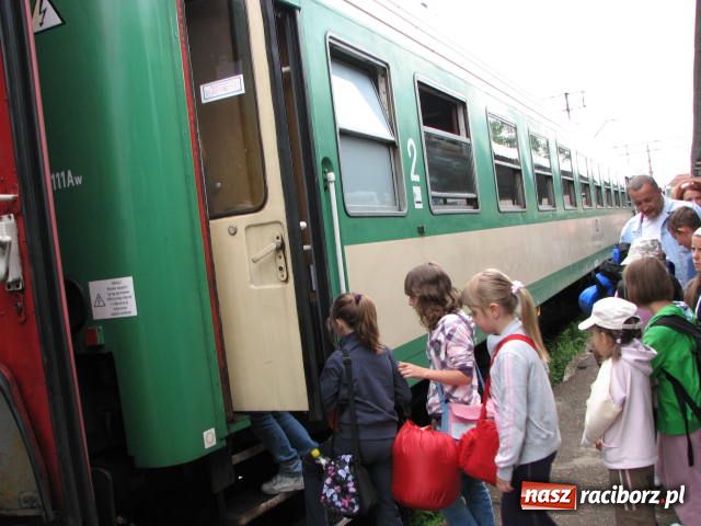 Zdjęcie w galerii na portalu naszraciborz.pl: Wyjechał II turnus do Pleśnej wiadomości z regionu