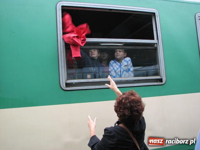 Zdjęcie w galerii na portalu naszraciborz.pl: Wyjechał II turnus do Pleśnej wiadomości z regionu