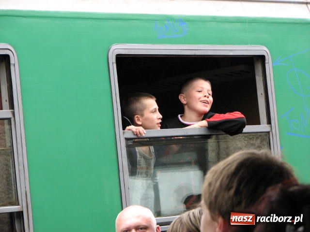 Zdjęcie w galerii na portalu naszraciborz.pl: Wyjechał II turnus do Pleśnej wiadomości z regionu