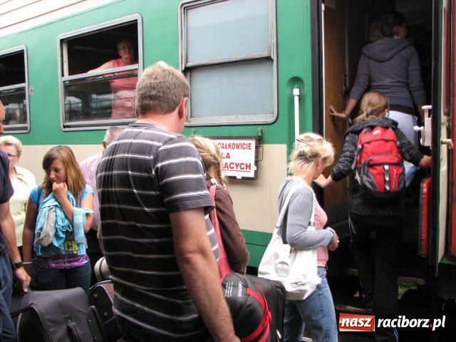 Zdjęcie w galerii na portalu naszraciborz.pl: Wyjechał II turnus do Pleśnej wiadomości z regionu