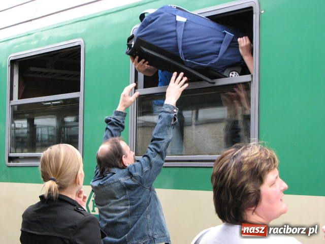 Zdjęcie w galerii na portalu naszraciborz.pl: Wyjechał II turnus do Pleśnej wiadomości z regionu