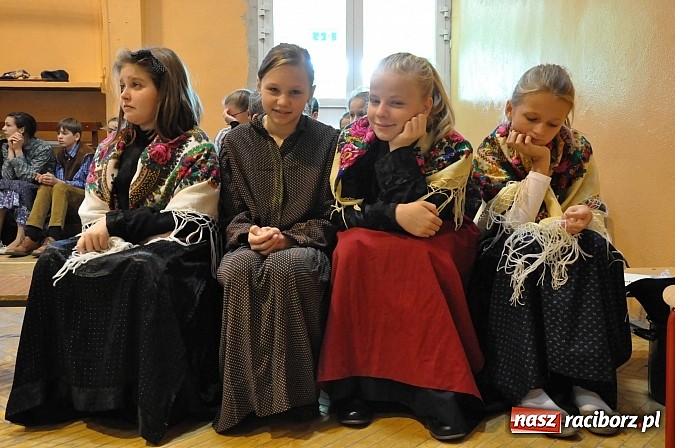 Zdjęcie w galerii na portalu naszraciborz.pl: W Krzanowicach zorganizowano dziś VIII międzynarodowy konkurs gwary laskiej wiadomości z regionu