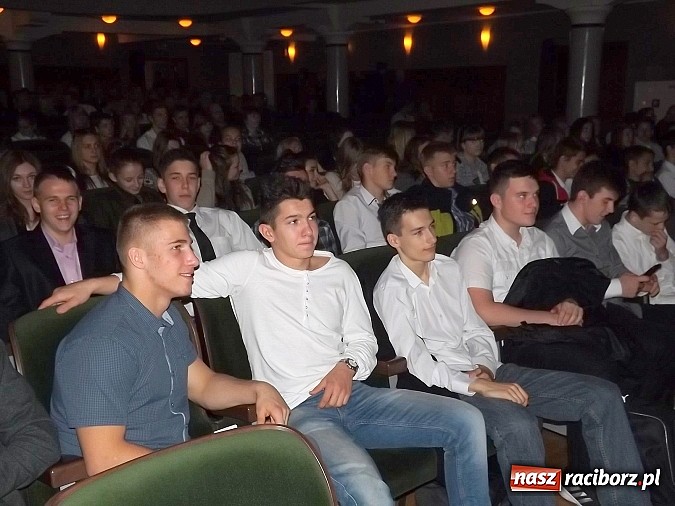 Zdjęcie w galerii na portalu naszraciborz.pl: Owacje na stojąco po premierze Kuzyna! wiadomości z regionu