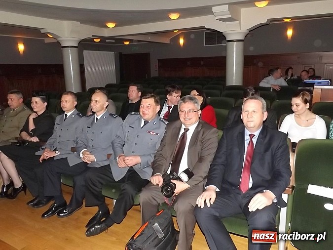 Zdjęcie w galerii na portalu naszraciborz.pl: Owacje na stojąco po premierze Kuzyna! wiadomości z regionu