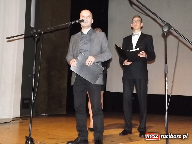 Zdjęcie w galerii na portalu naszraciborz.pl: Owacje na stojąco po premierze Kuzyna! wiadomości z regionu