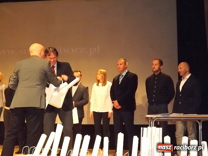 Zdjęcie w galerii na portalu naszraciborz.pl: Owacje na stojąco po premierze Kuzyna! wiadomości z regionu