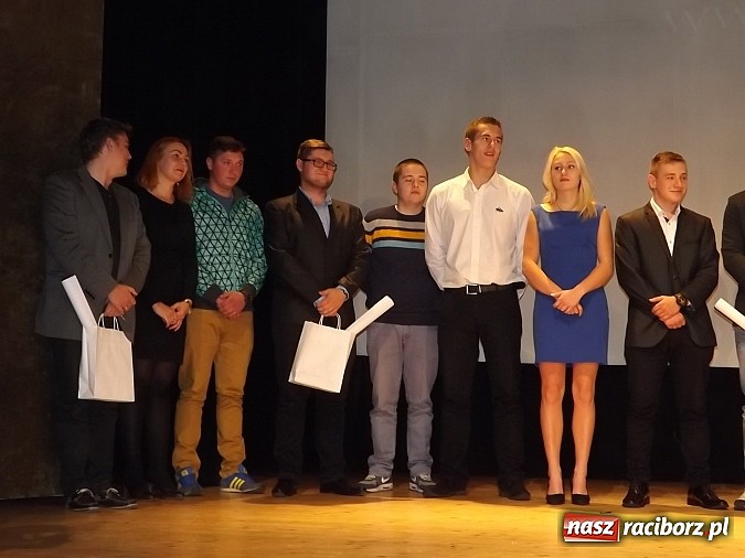 Zdjęcie w galerii na portalu naszraciborz.pl: Owacje na stojąco po premierze Kuzyna! wiadomości z regionu