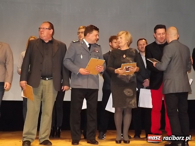 Zdjęcie w galerii na portalu naszraciborz.pl: Owacje na stojąco po premierze Kuzyna! wiadomości z regionu