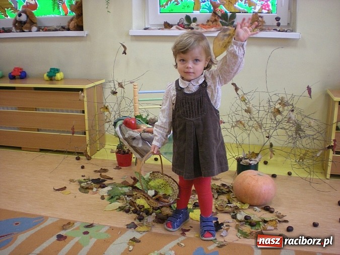 Zdjęcie w galerii na portalu naszraciborz.pl: Żłobkowicze ze Słonecznej przywitali jesień wiadomości z regionu