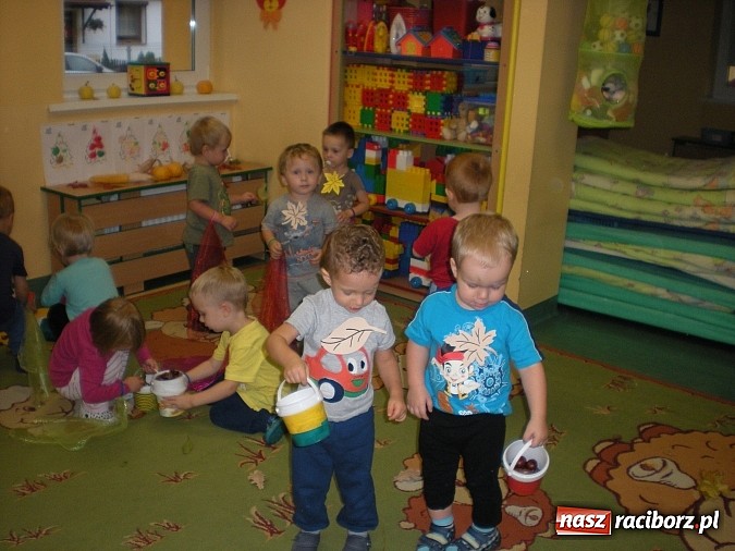 Zdjęcie w galerii na portalu naszraciborz.pl: Żłobkowicze ze Słonecznej przywitali jesień wiadomości z regionu