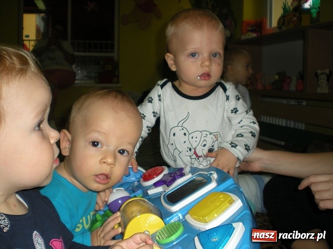 Zdjęcie w galerii na portalu naszraciborz.pl: Żłobkowicze ze Słonecznej przywitali jesień wiadomości z regionu