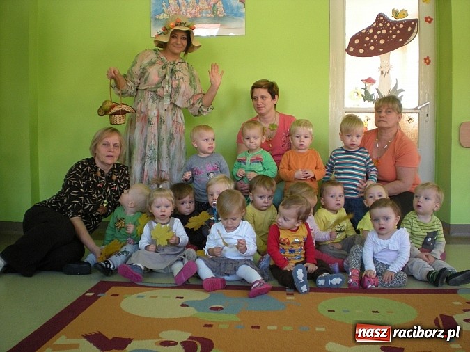 Zdjęcie w galerii na portalu naszraciborz.pl: Żłobkowicze ze Słonecznej przywitali jesień wiadomości z regionu