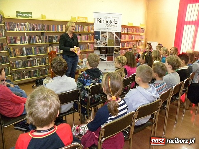 Zdjęcie w galerii na portalu naszraciborz.pl: Literacka gratka w Bibliotece wiadomości z regionu