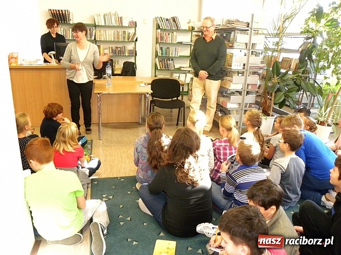 Zdjęcie w galerii na portalu naszraciborz.pl: Literacka gratka w Bibliotece wiadomości z regionu