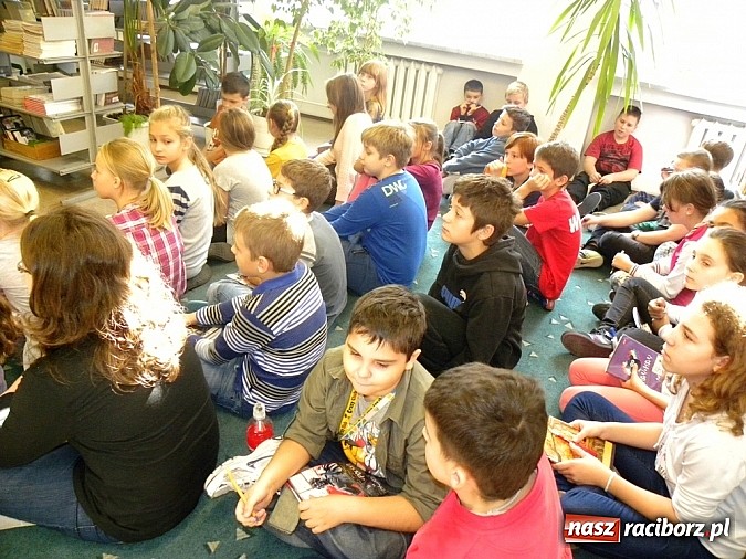 Zdjęcie w galerii na portalu naszraciborz.pl: Literacka gratka w Bibliotece wiadomości z regionu