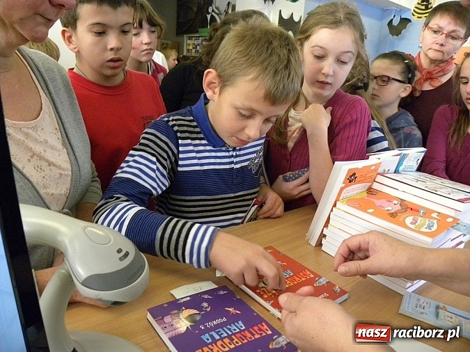 Zdjęcie w galerii na portalu naszraciborz.pl: Literacka gratka w Bibliotece wiadomości z regionu