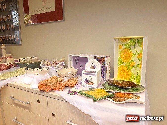 Zdjęcie w galerii na portalu naszraciborz.pl: Podopieczni ŚDS-u pokazali swoje prace radnym powiatu wiadomości z regionu