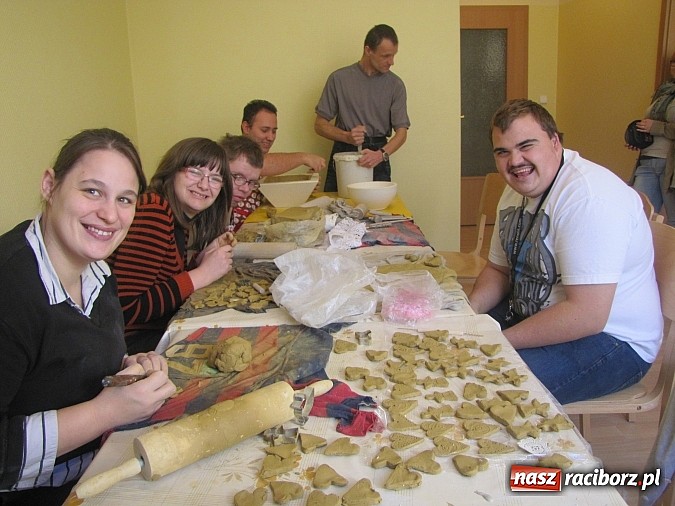Zdjęcie w galerii na portalu naszraciborz.pl: Podopieczni ŚDS-u pokazali swoje prace radnym powiatu wiadomości z regionu