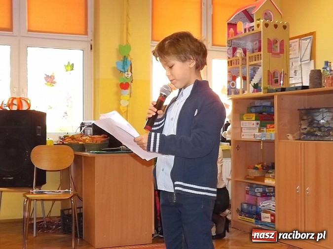 Zdjęcie w galerii na portalu naszraciborz.pl: Oficjalne pasowanie na świetlika w SP 13 wiadomości z regionu