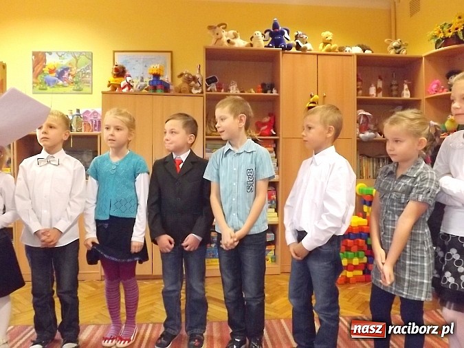 Zdjęcie w galerii na portalu naszraciborz.pl: Oficjalne pasowanie na świetlika w SP 13 wiadomości z regionu