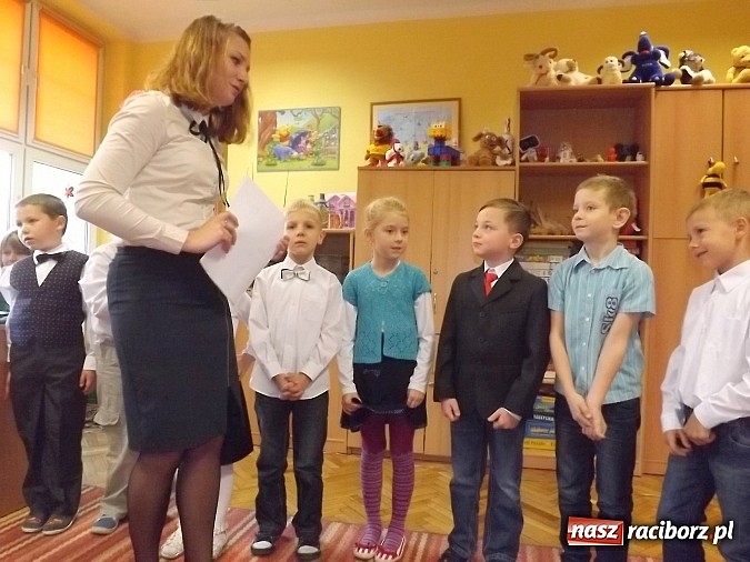 Zdjęcie w galerii na portalu naszraciborz.pl: Oficjalne pasowanie na świetlika w SP 13 wiadomości z regionu