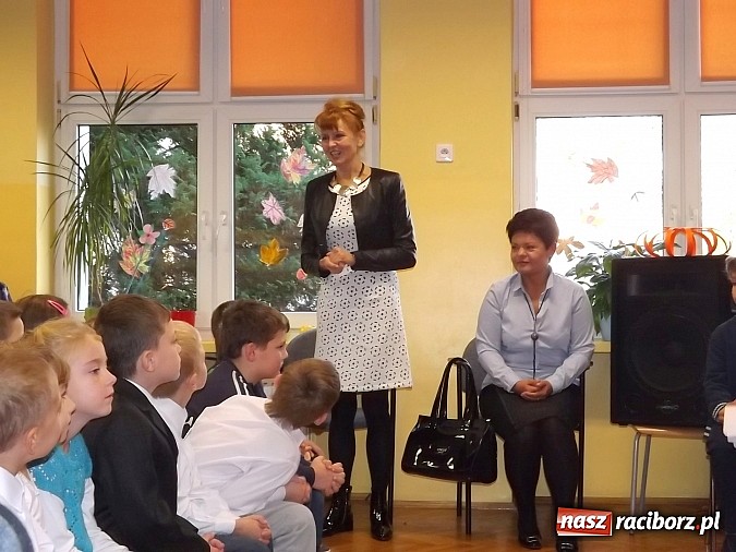 Zdjęcie w galerii na portalu naszraciborz.pl: Oficjalne pasowanie na świetlika w SP 13 wiadomości z regionu